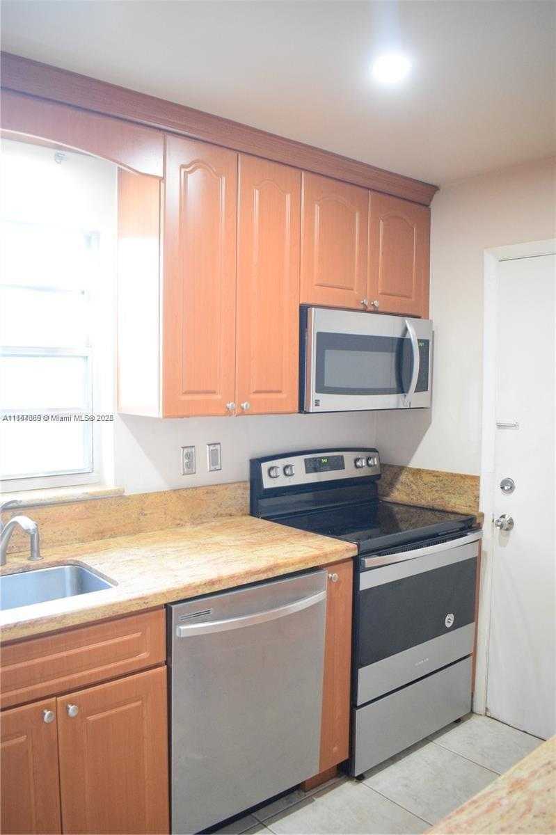 Small Image of 1020 94TH ST #301, Bay Harbor Islands Number 4
