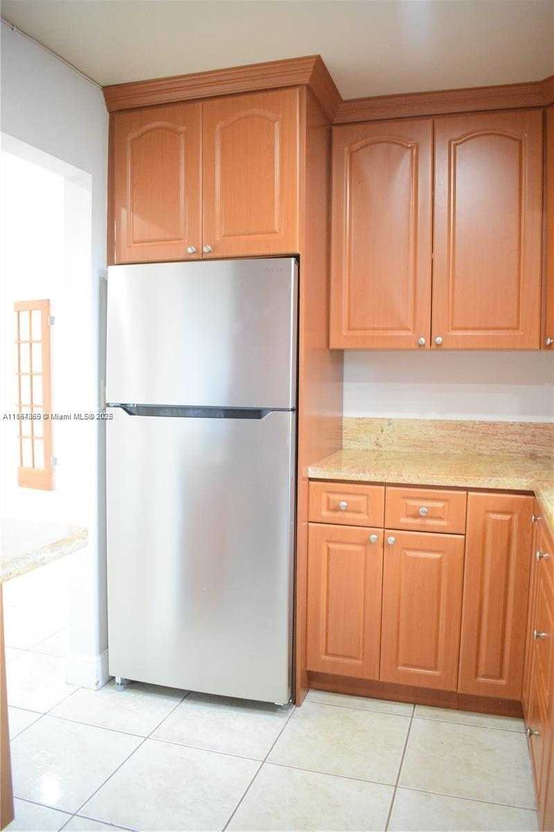 Small Image of 1020 94TH ST #301, Bay Harbor Islands Number 5
