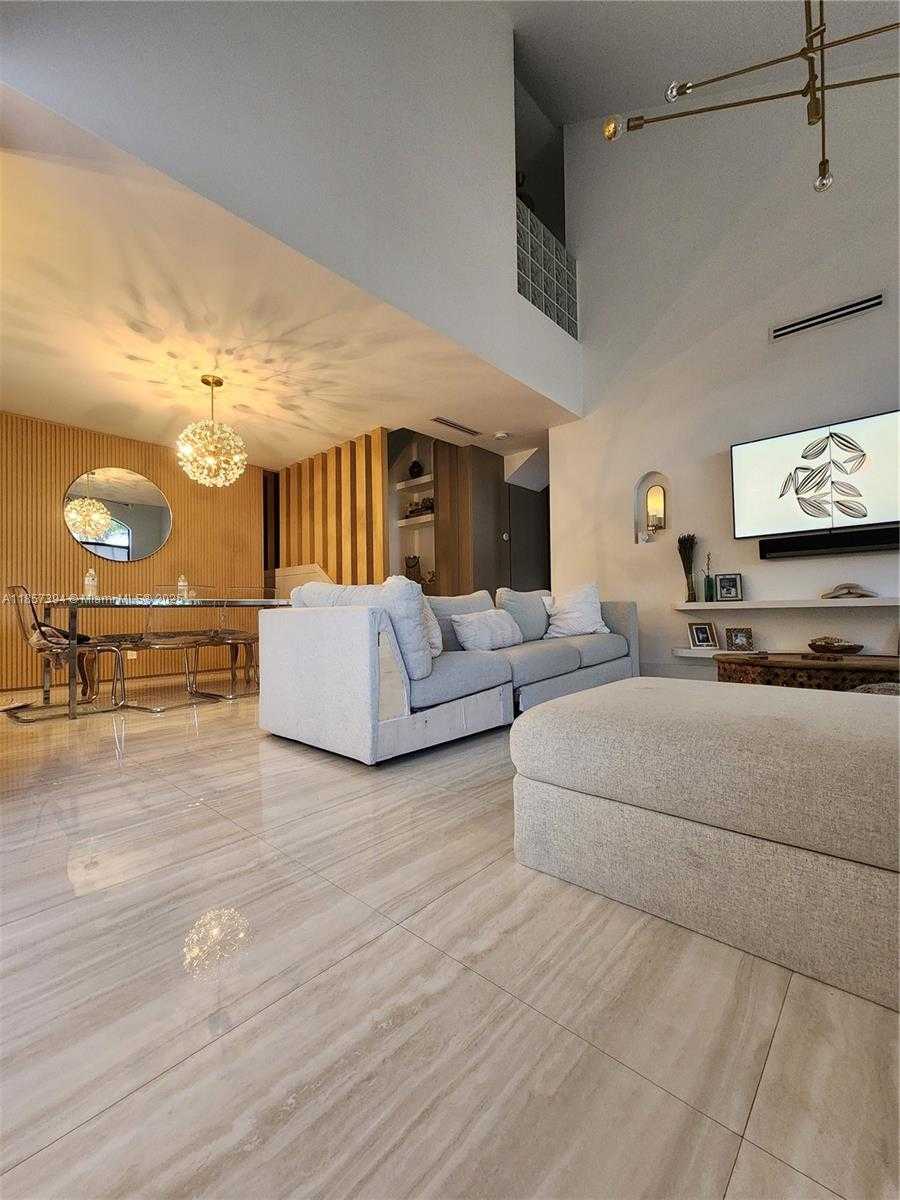 Small Image of Aventura Number 5
