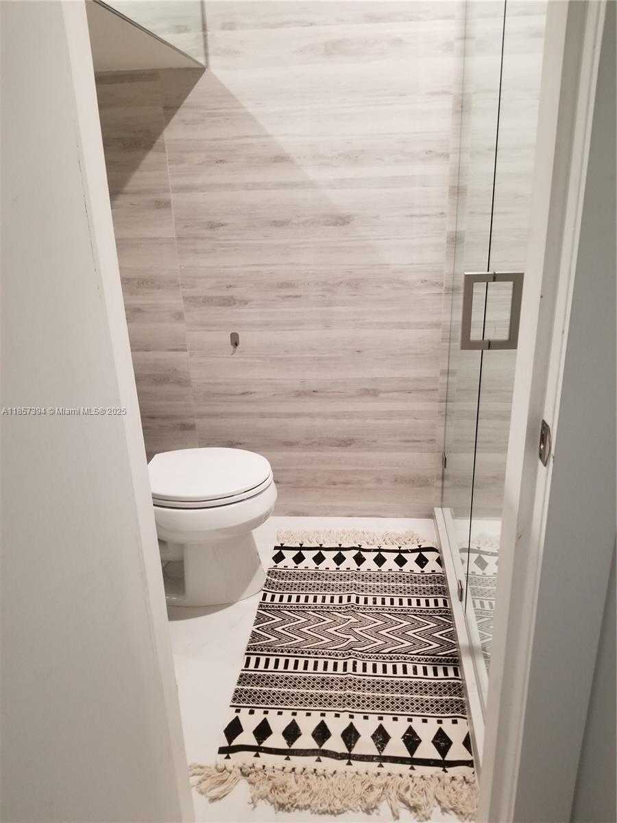 Small Image of Aventura Number 9