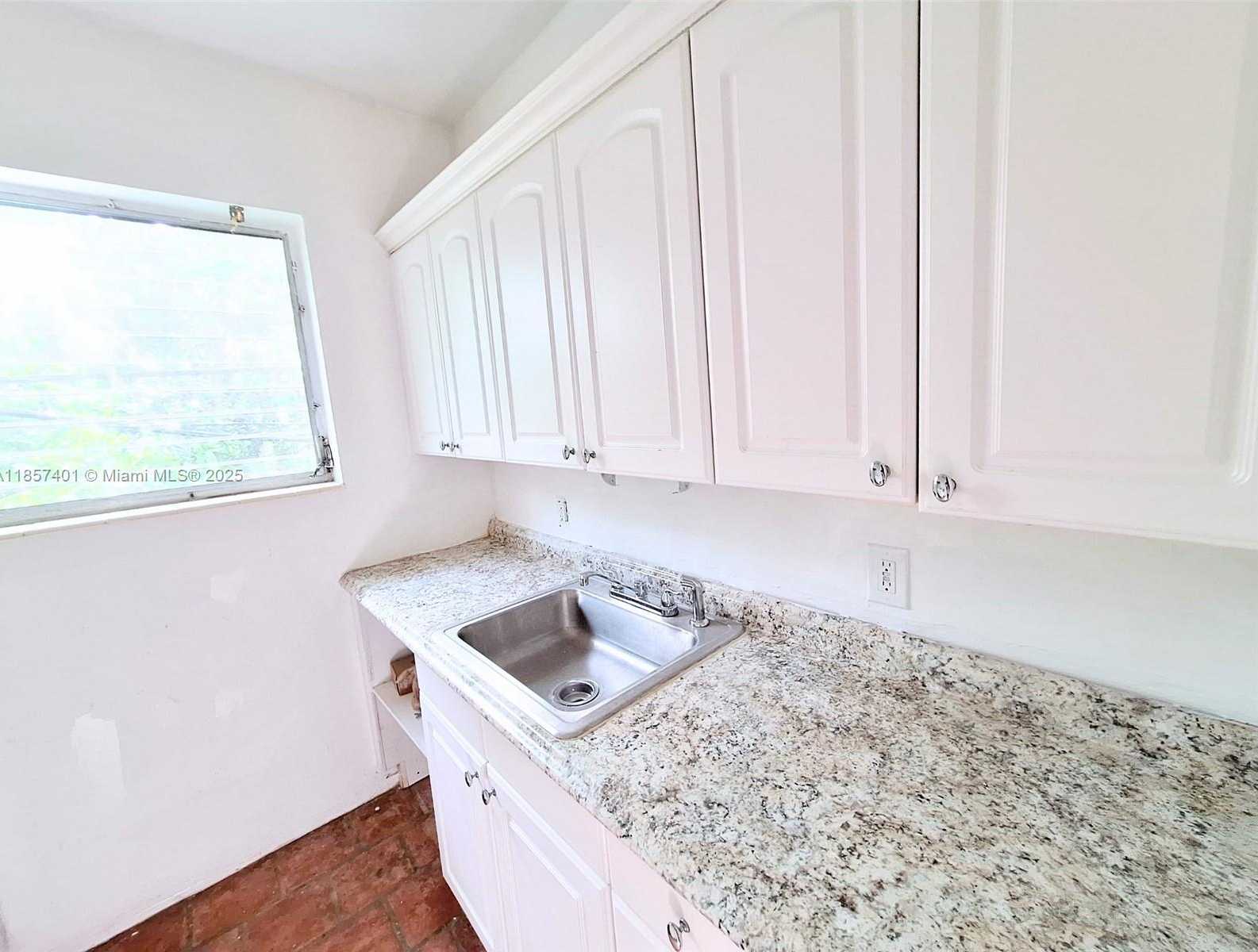 Small Image of 1770 MERIDIAN AVE #207, Miami Beach Number 11