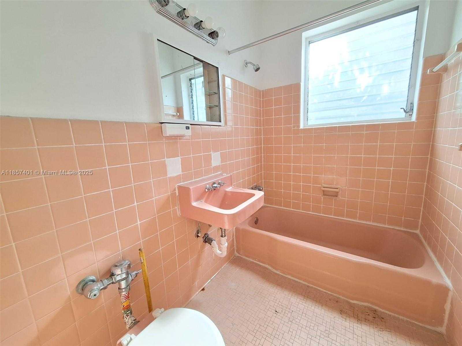 Small Image of 1770 MERIDIAN AVE #207, Miami Beach Number 12