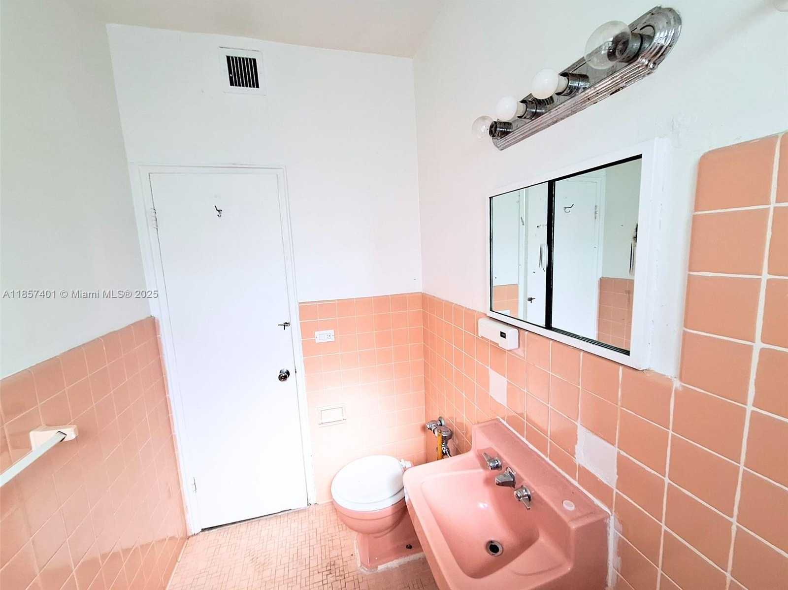 Small Image of 1770 MERIDIAN AVE #207, Miami Beach Number 13