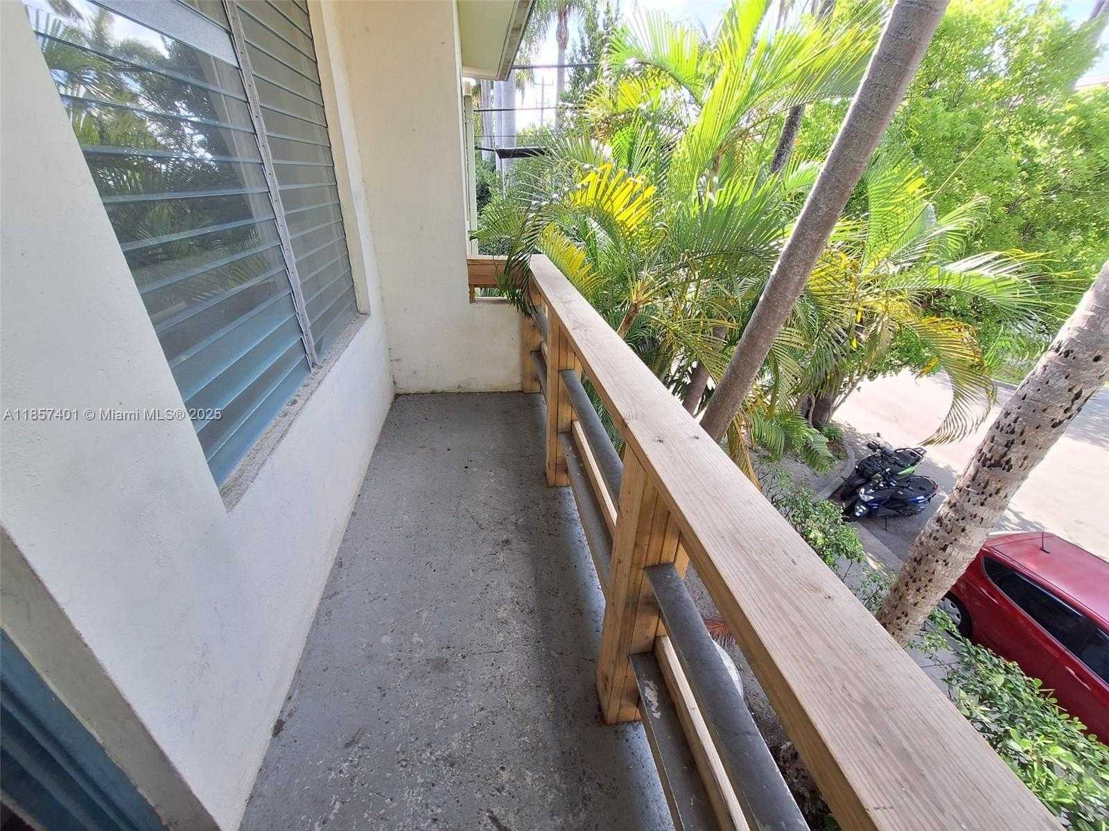 Small Image of 1770 MERIDIAN AVE #207, Miami Beach Number 14