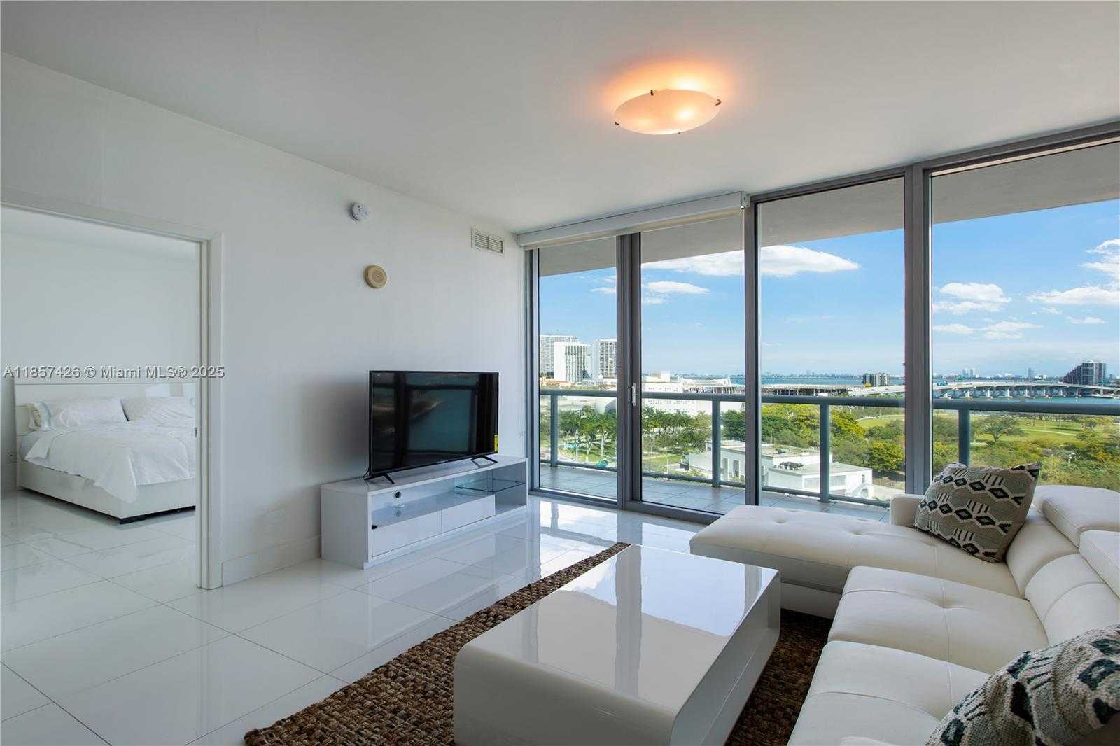 Small Image of 888 BISCAYNE BLVD #1010, Miami Number 4