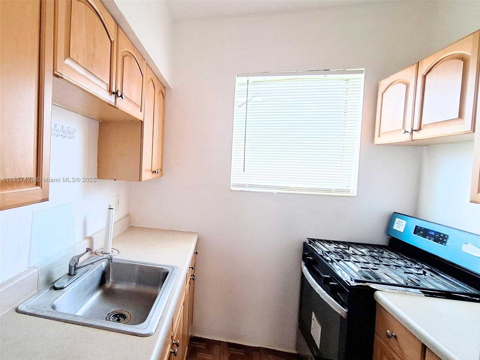 Small Image of 1770 MERIDIAN AVE #213, Miami Beach Number 12