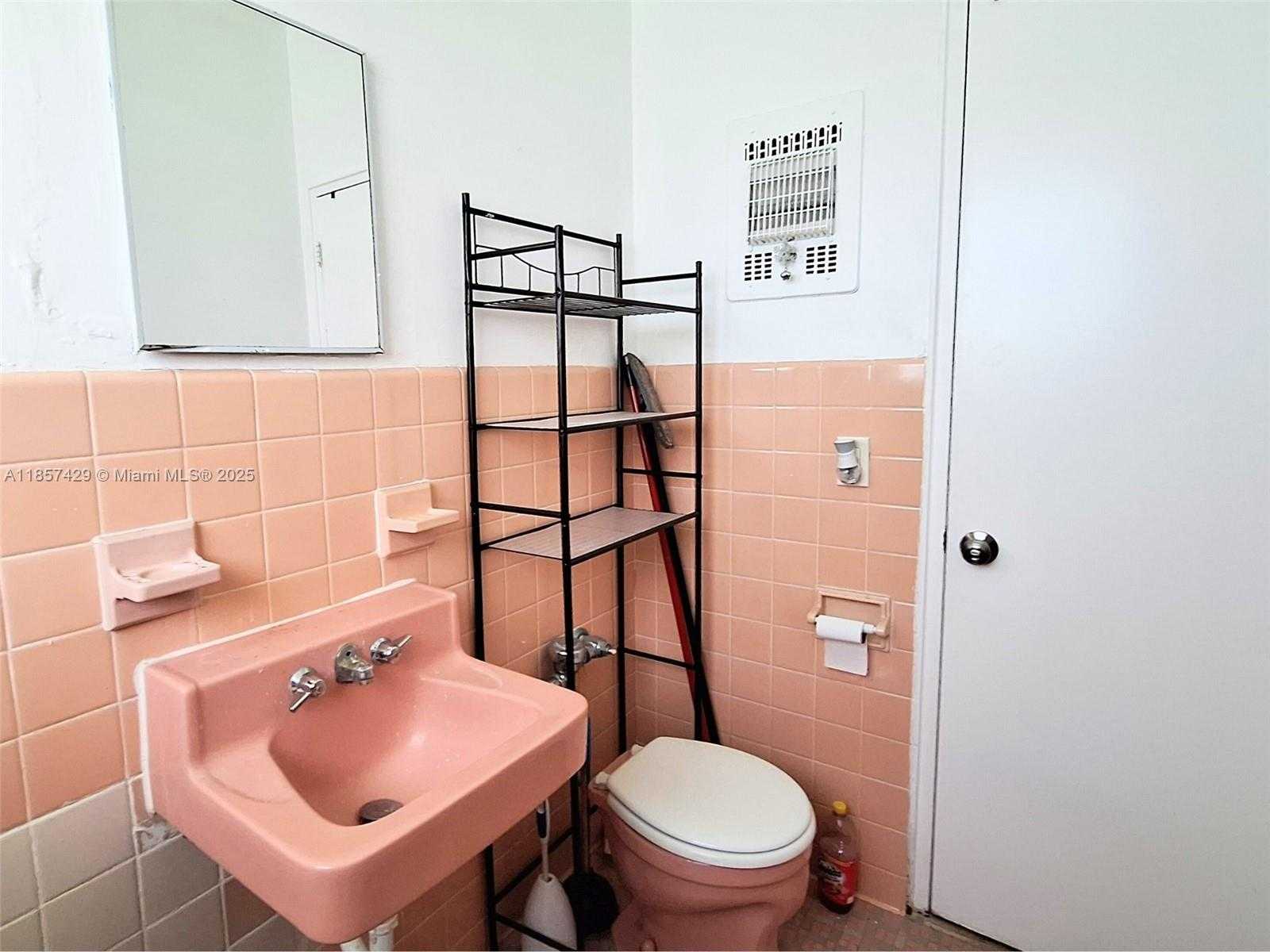 Small Image of 1770 MERIDIAN AVE #213, Miami Beach Number 14