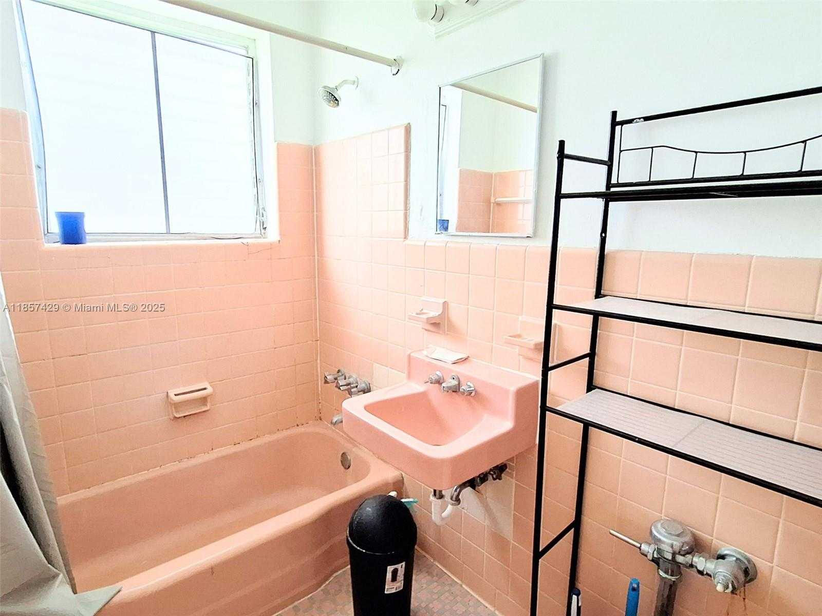 Small Image of 1770 MERIDIAN AVE #213, Miami Beach Number 15