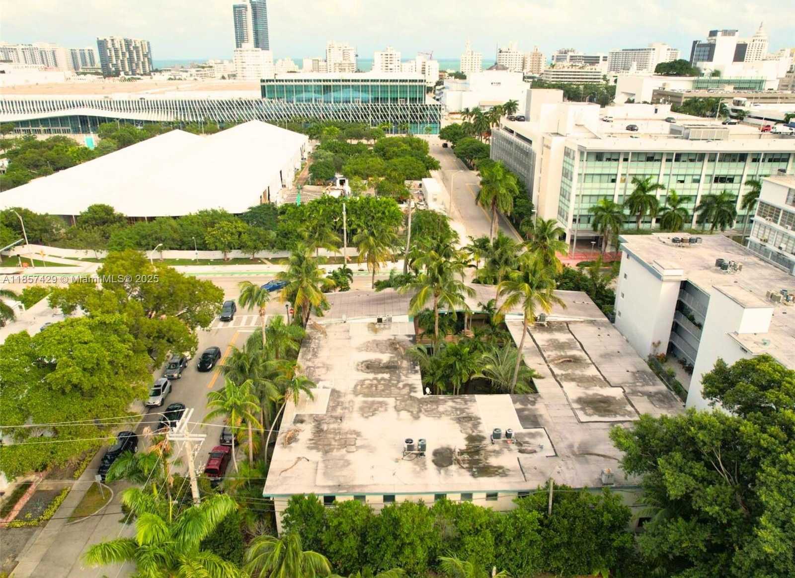 Small Image of 1770 MERIDIAN AVE #213, Miami Beach Number 2