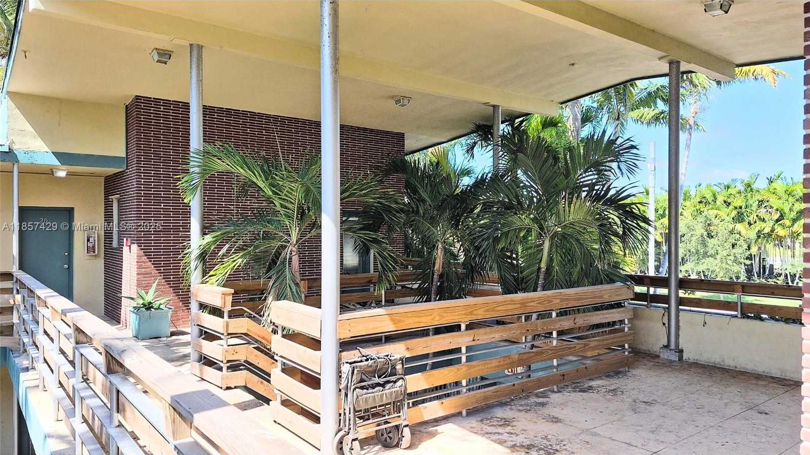 Small Image of 1770 MERIDIAN AVE #213, Miami Beach Number 8