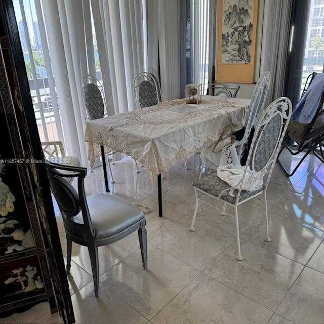 Imagen de Pequeño Objeto