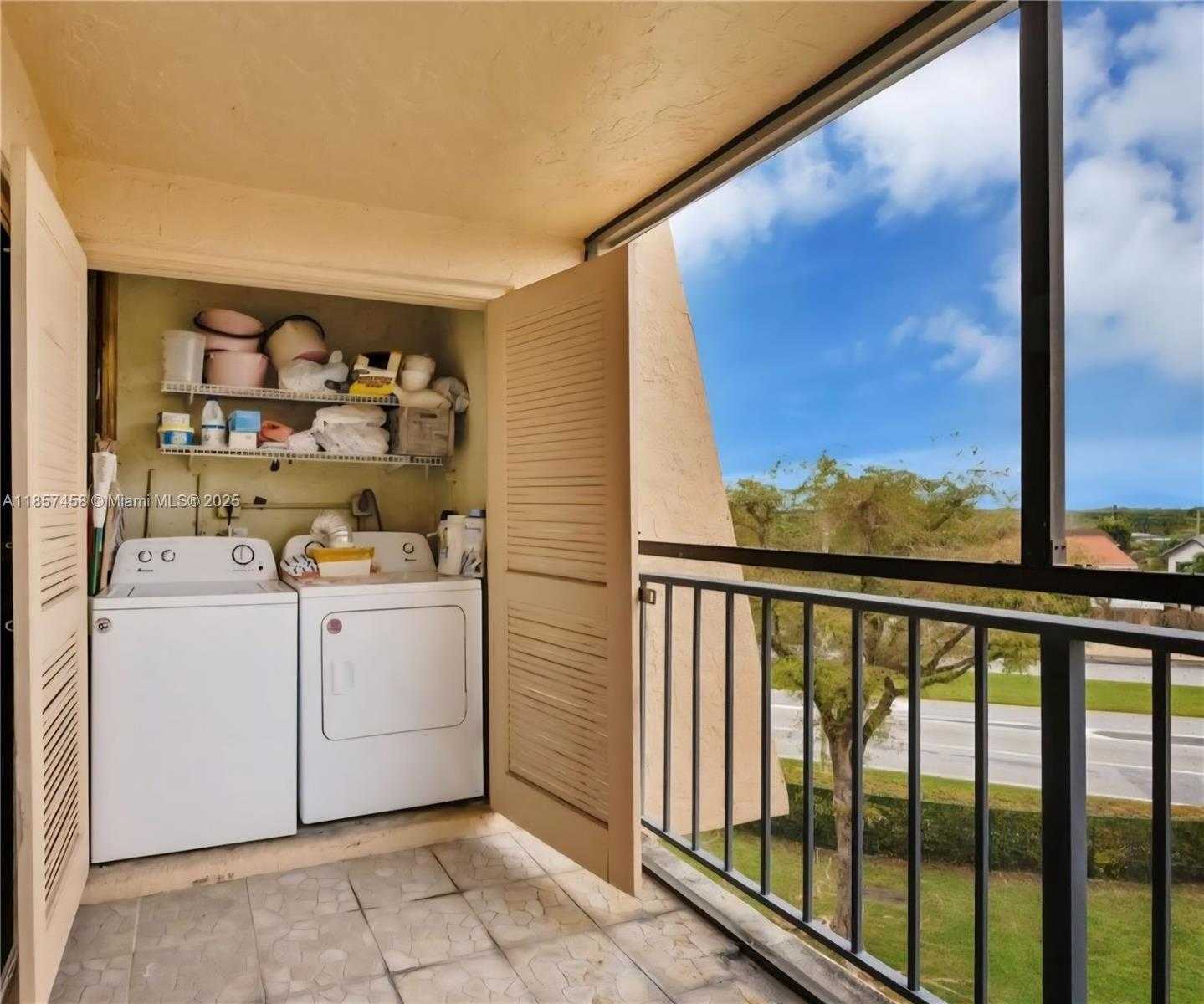 Small Image of 13715 KENDALE LAKES CIR #PH-A1, Miami Number 10