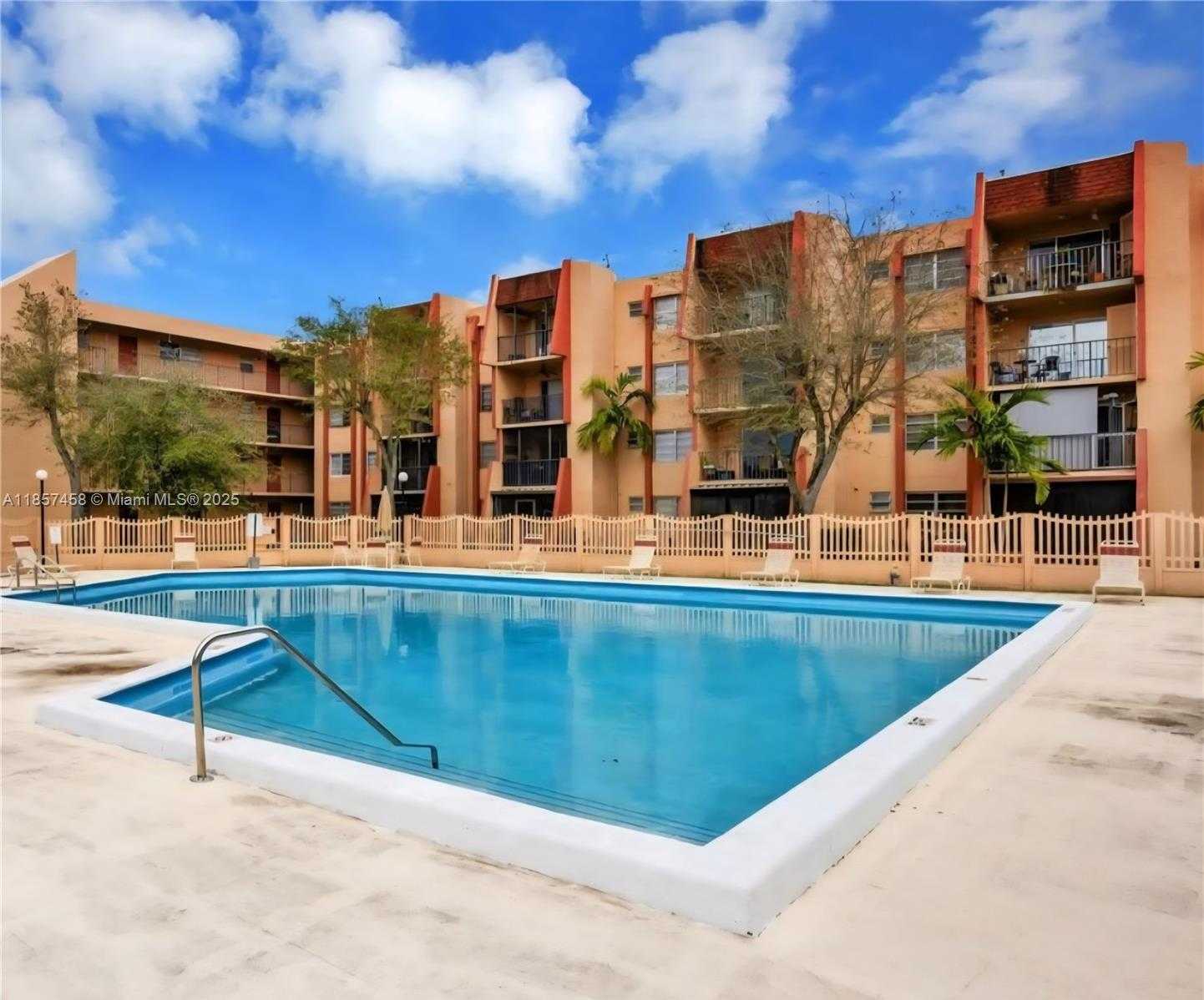 Small Image of 13715 KENDALE LAKES CIR #PH-A1, Miami Number 11