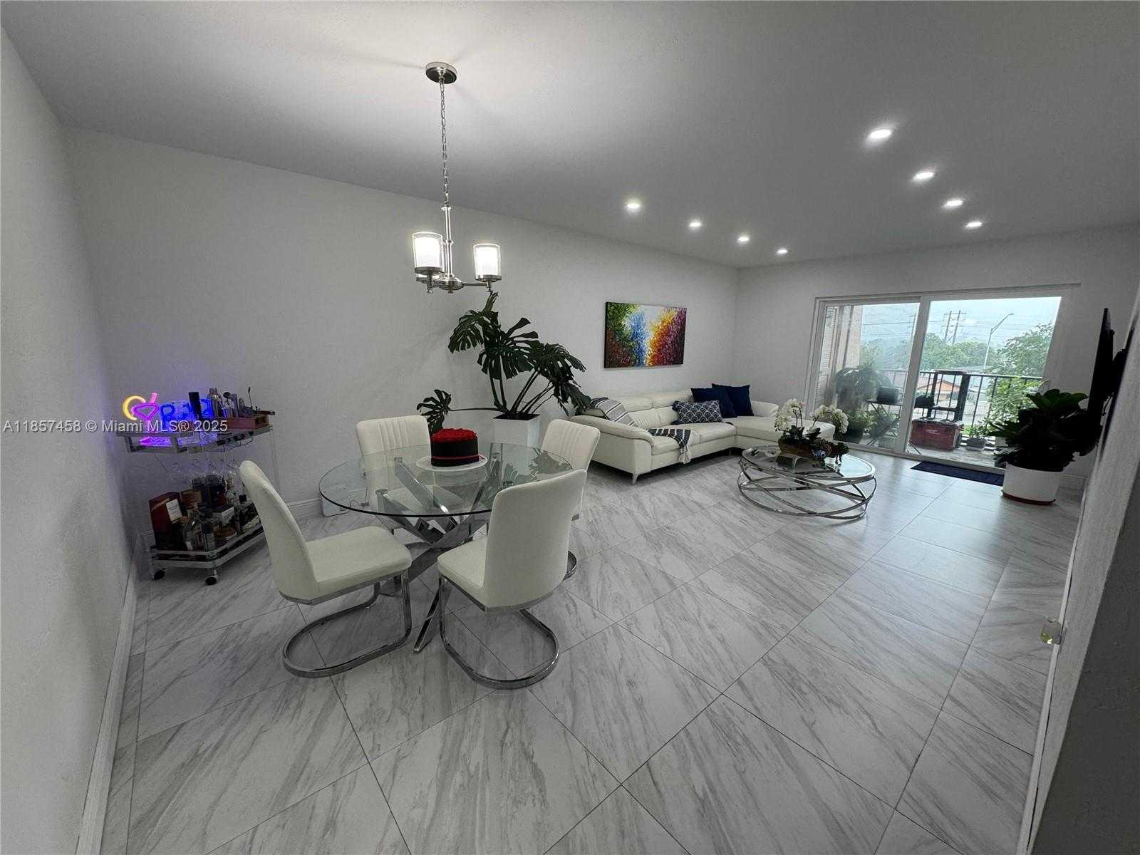 Small Image of 13715 KENDALE LAKES CIR #PH-A1, Miami Number 4