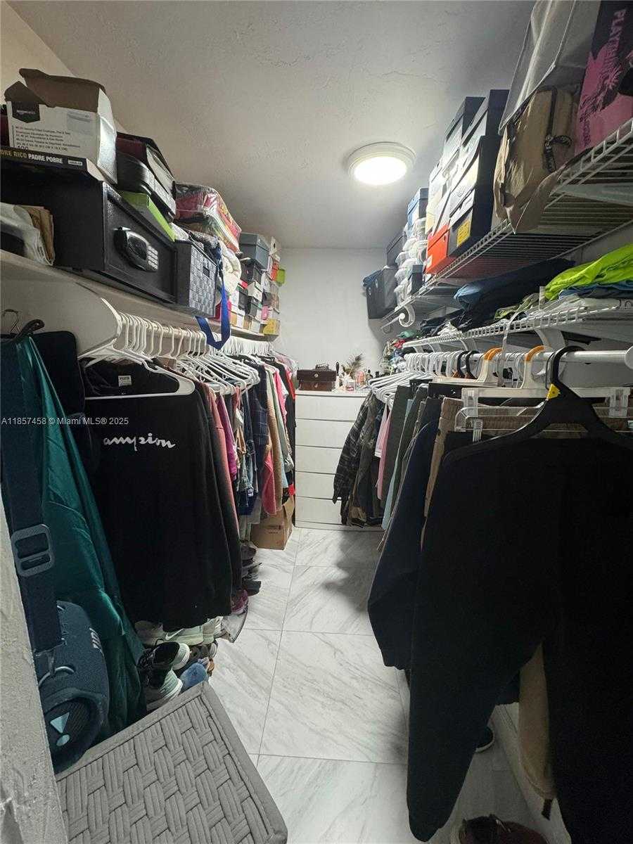 Small Image of 13715 KENDALE LAKES CIR #PH-A1, Miami Number 7