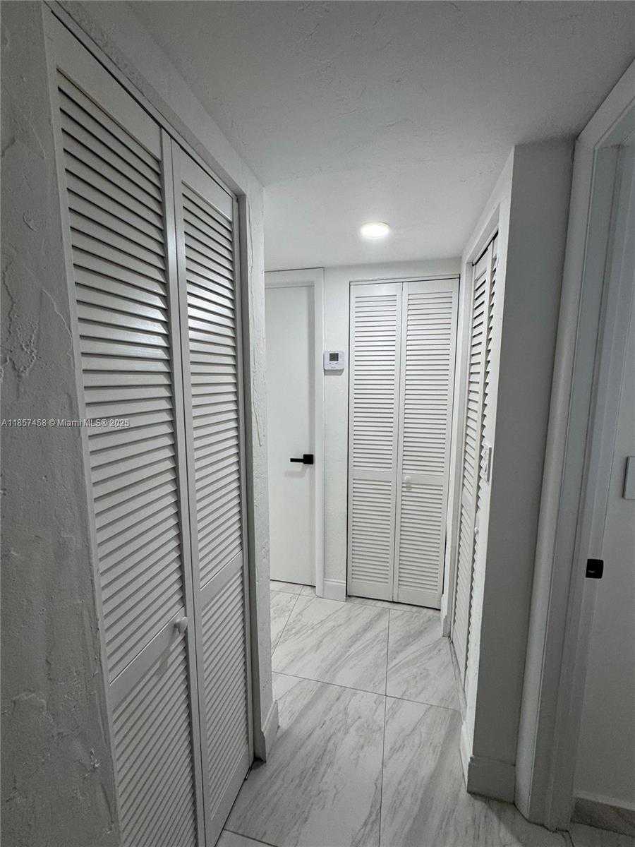 Small Image of 13715 KENDALE LAKES CIR #PH-A1, Miami Number 8