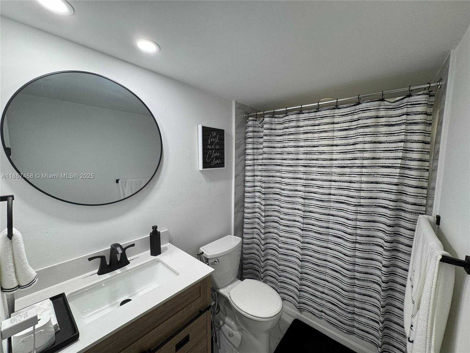 Small Image of 13715 KENDALE LAKES CIR #PH-A1, Miami Number 9