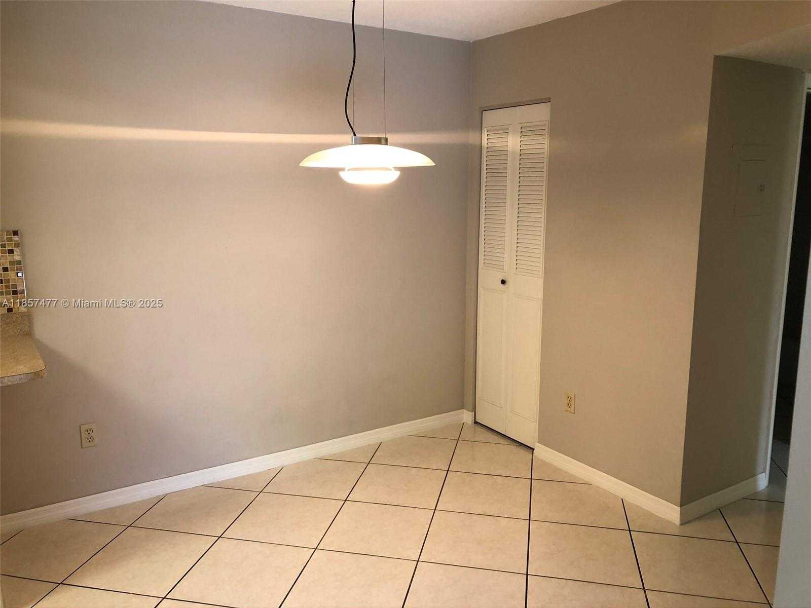 Small Image of 10748 NORTH KENDALL DR #N-19, Miami Number 12