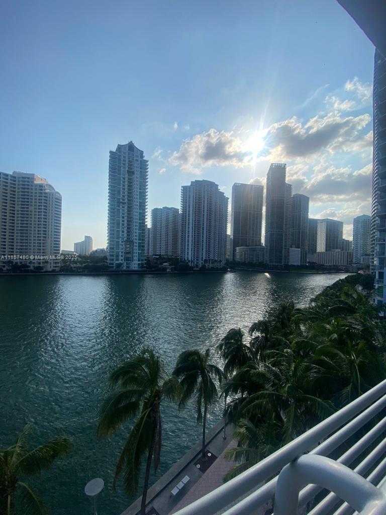 Small Image of 335 SOUTH BISCAYNE BLVD #607, Miami Number 3
