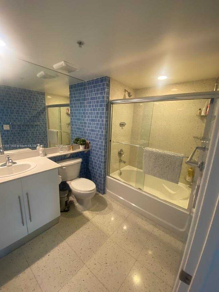 Small Image of 335 SOUTH BISCAYNE BLVD #607, Miami Number 7