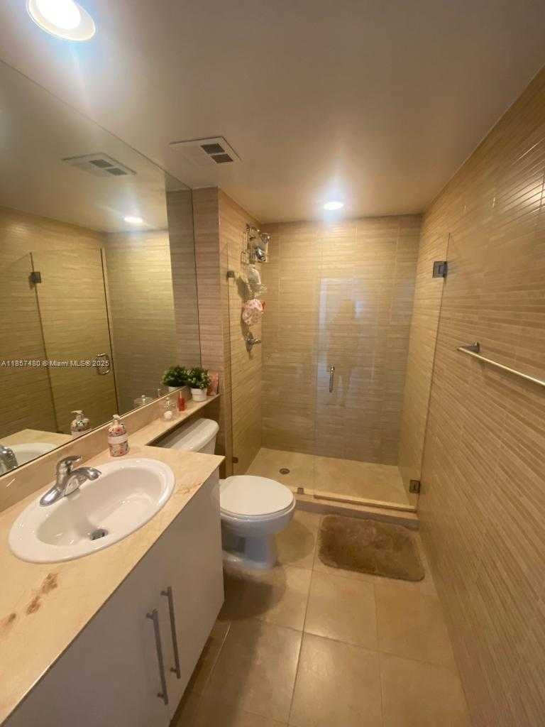 Small Image of 335 SOUTH BISCAYNE BLVD #607, Miami Number 8