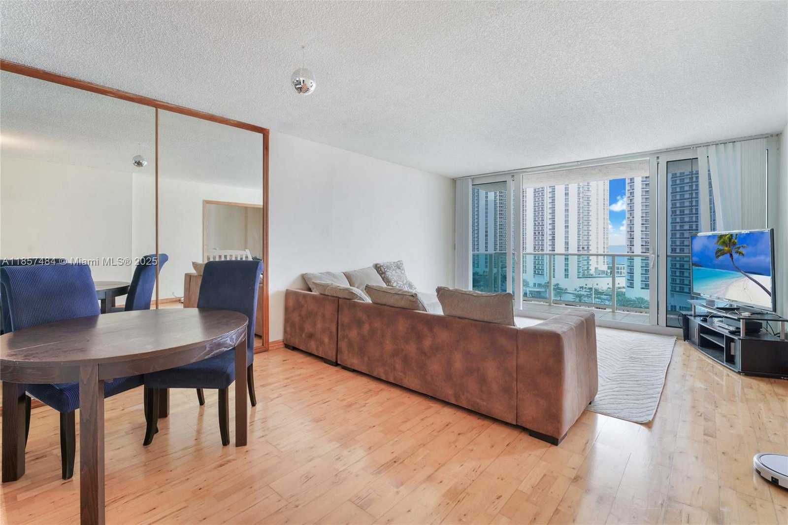Small Image of 100 BAYVIEW DR #1411, Sunny Isles Beach Number 3
