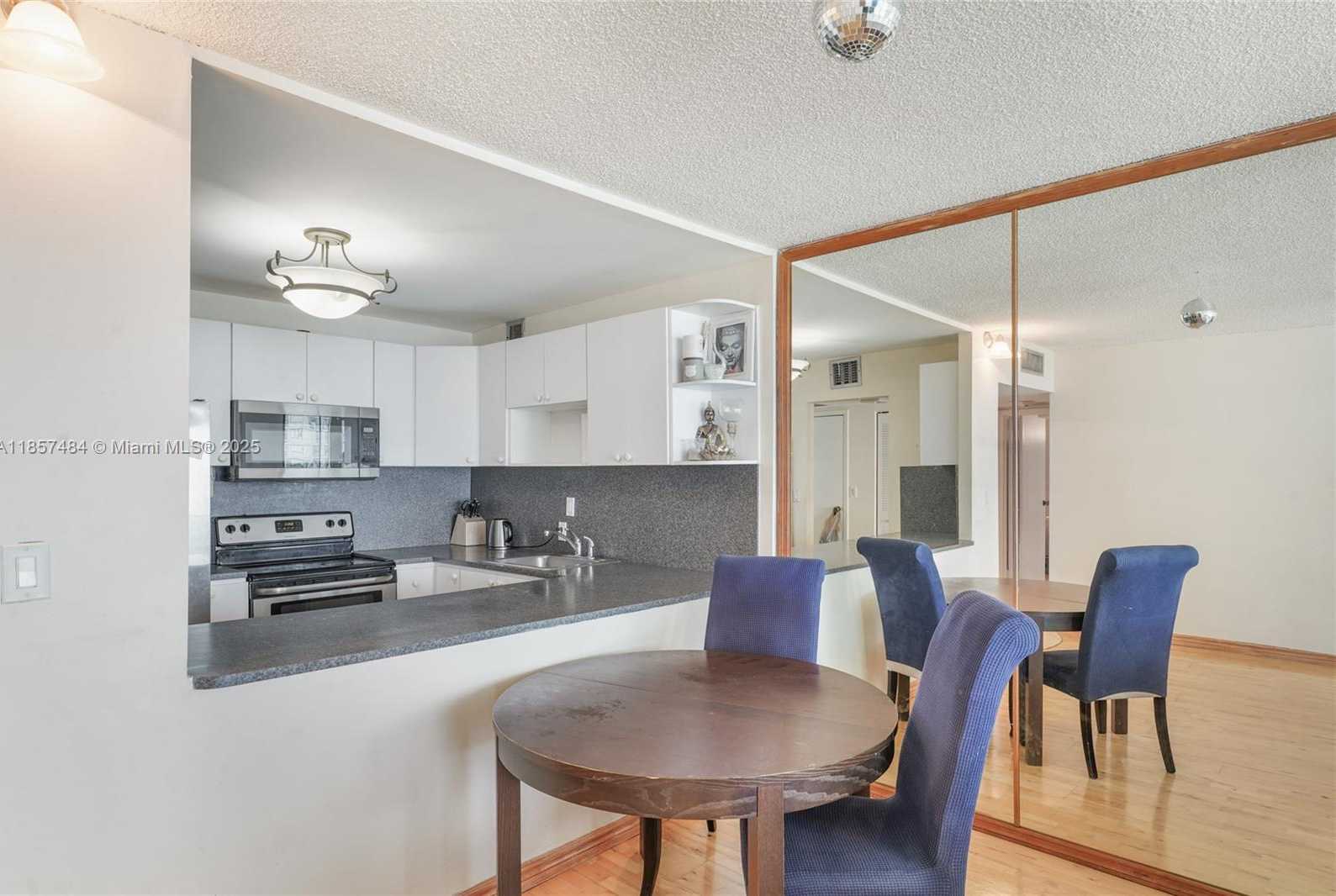 Small Image of 100 BAYVIEW DR #1411, Sunny Isles Beach Number 5
