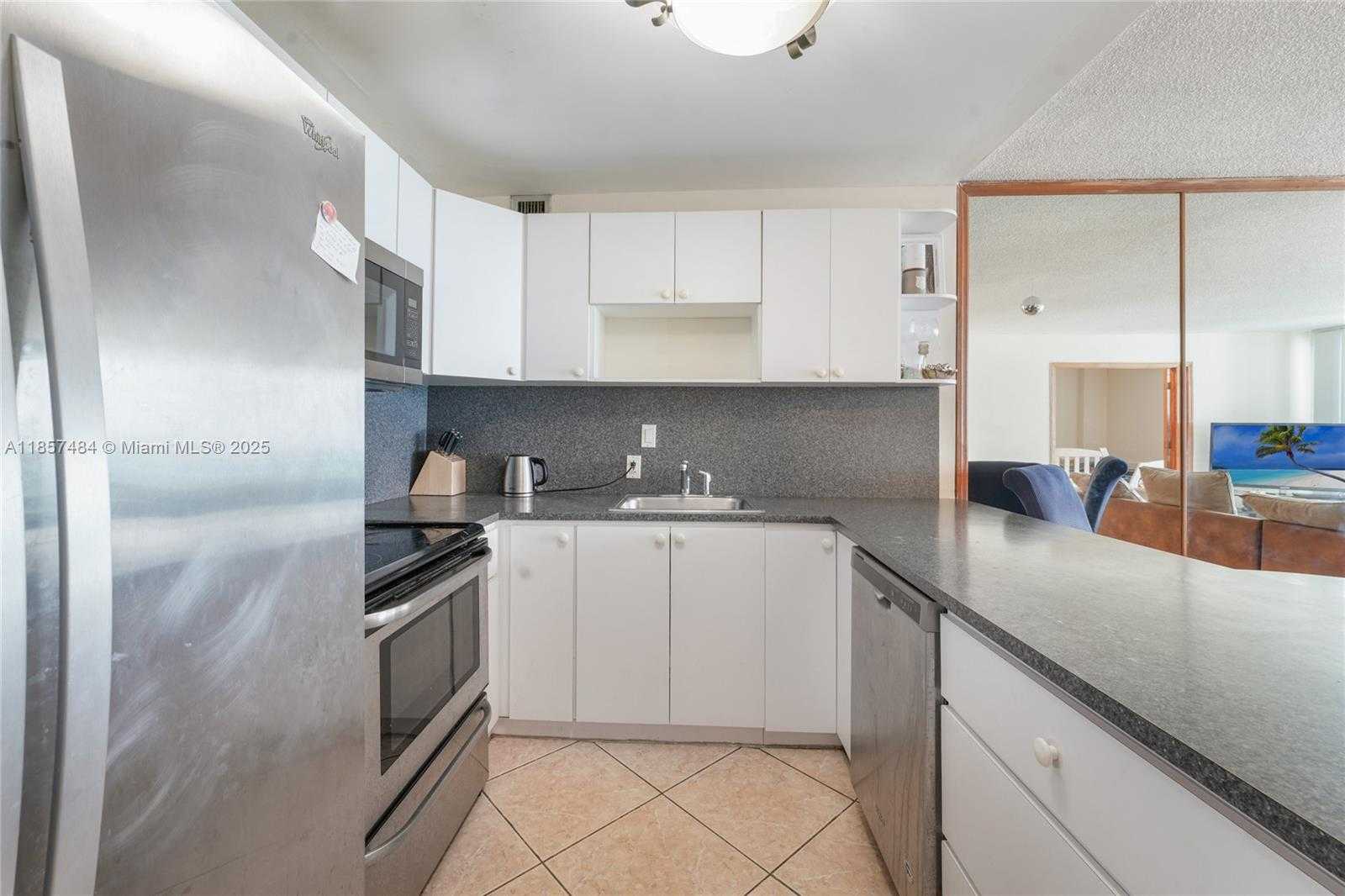 Small Image of 100 BAYVIEW DR #1411, Sunny Isles Beach Number 6