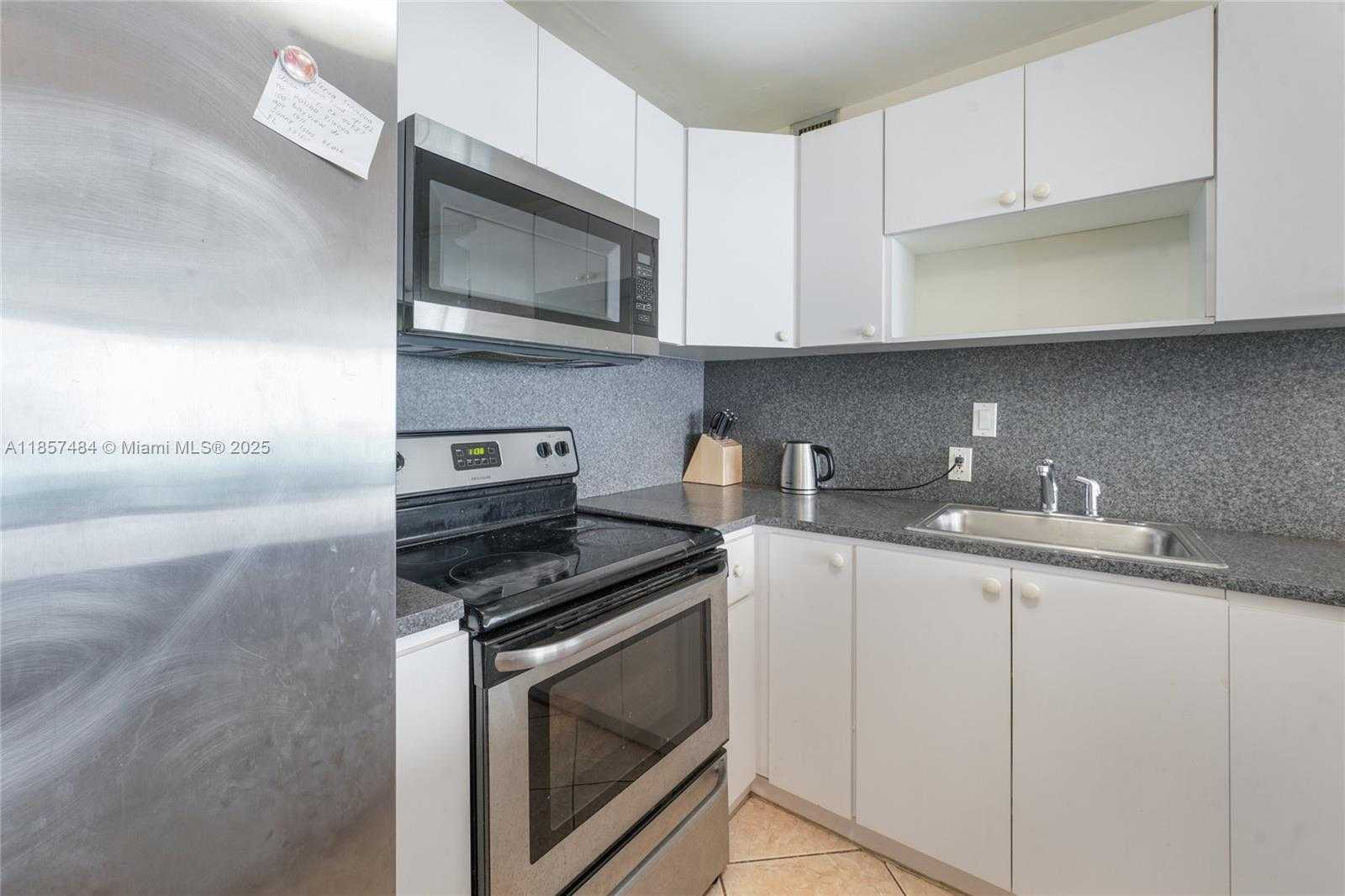 Small Image of 100 BAYVIEW DR #1411, Sunny Isles Beach Number 7