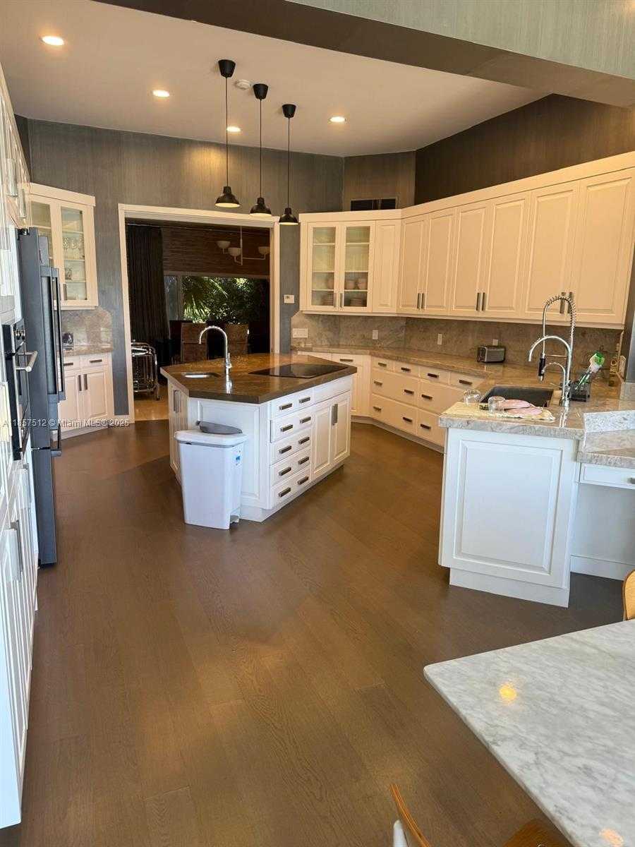 Small Image of 6500 NORTH BAY RD, Miami Beach Number 16