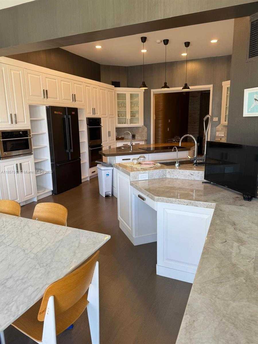 Small Image of 6500 NORTH BAY RD, Miami Beach Number 17