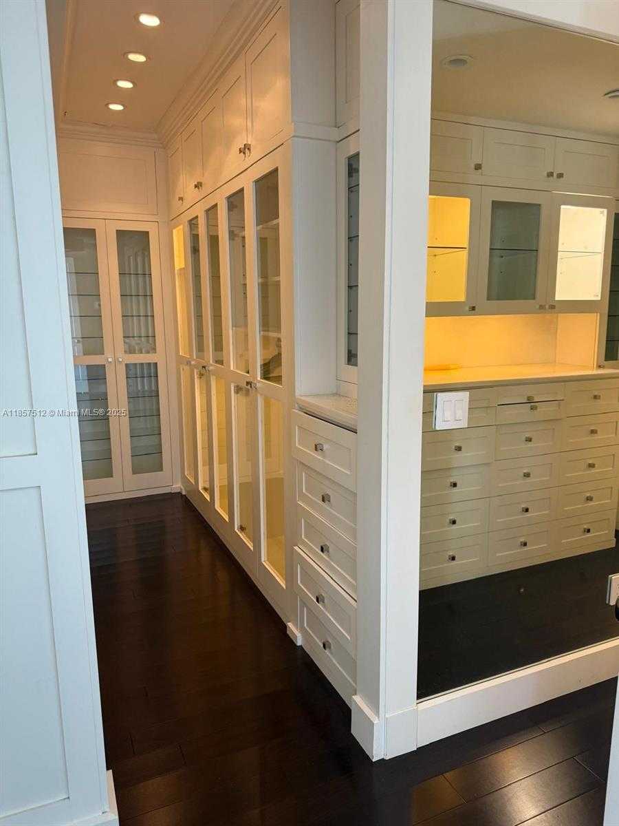 Small Image of 6500 NORTH BAY RD, Miami Beach Number 19