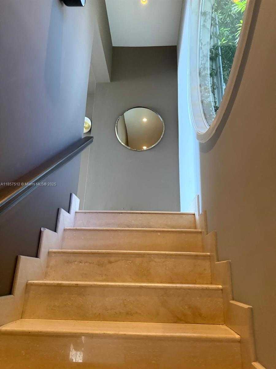 Small Image of 6500 NORTH BAY RD, Miami Beach Number 21