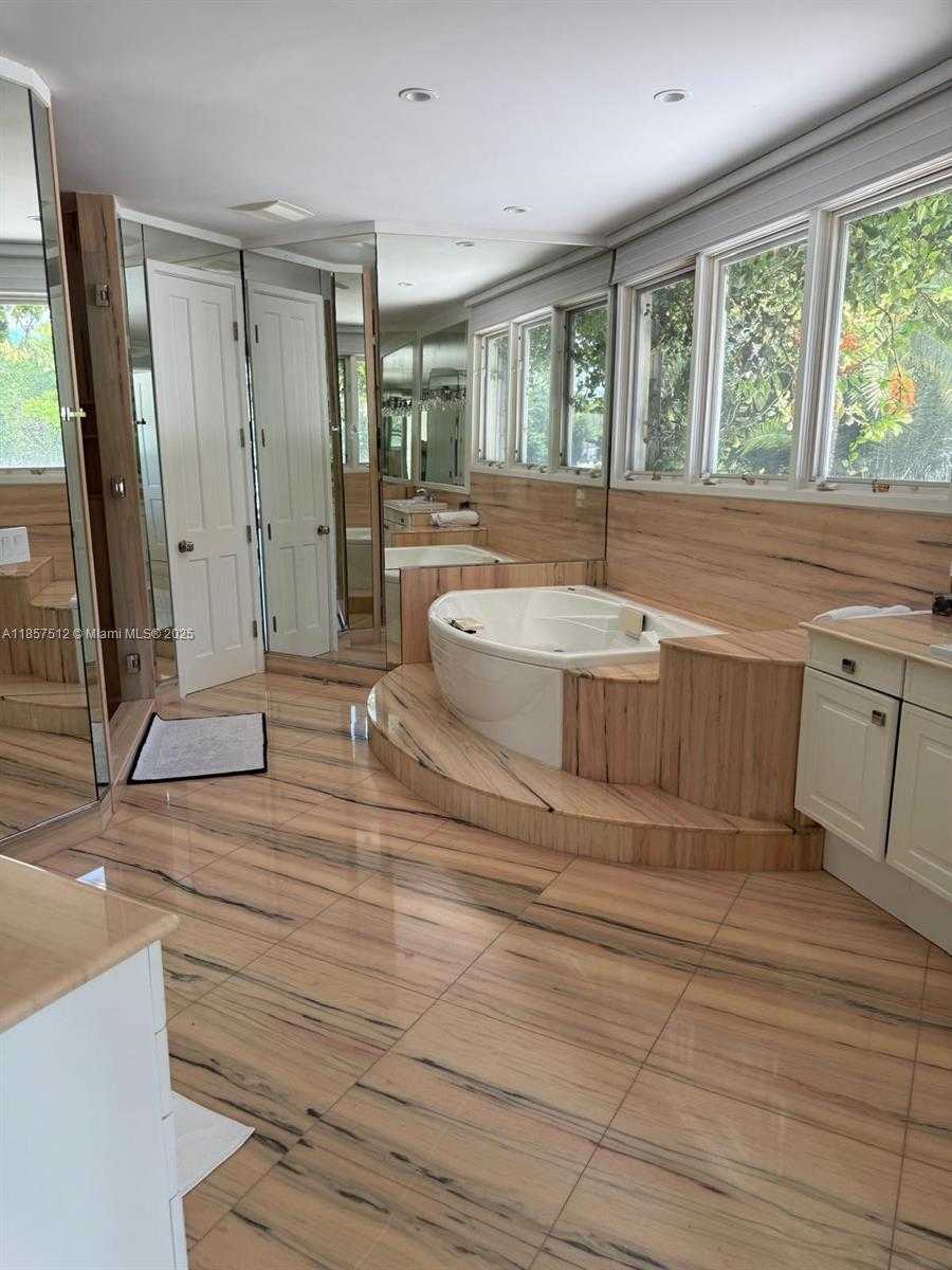 Small Image of 6500 NORTH BAY RD, Miami Beach Number 22