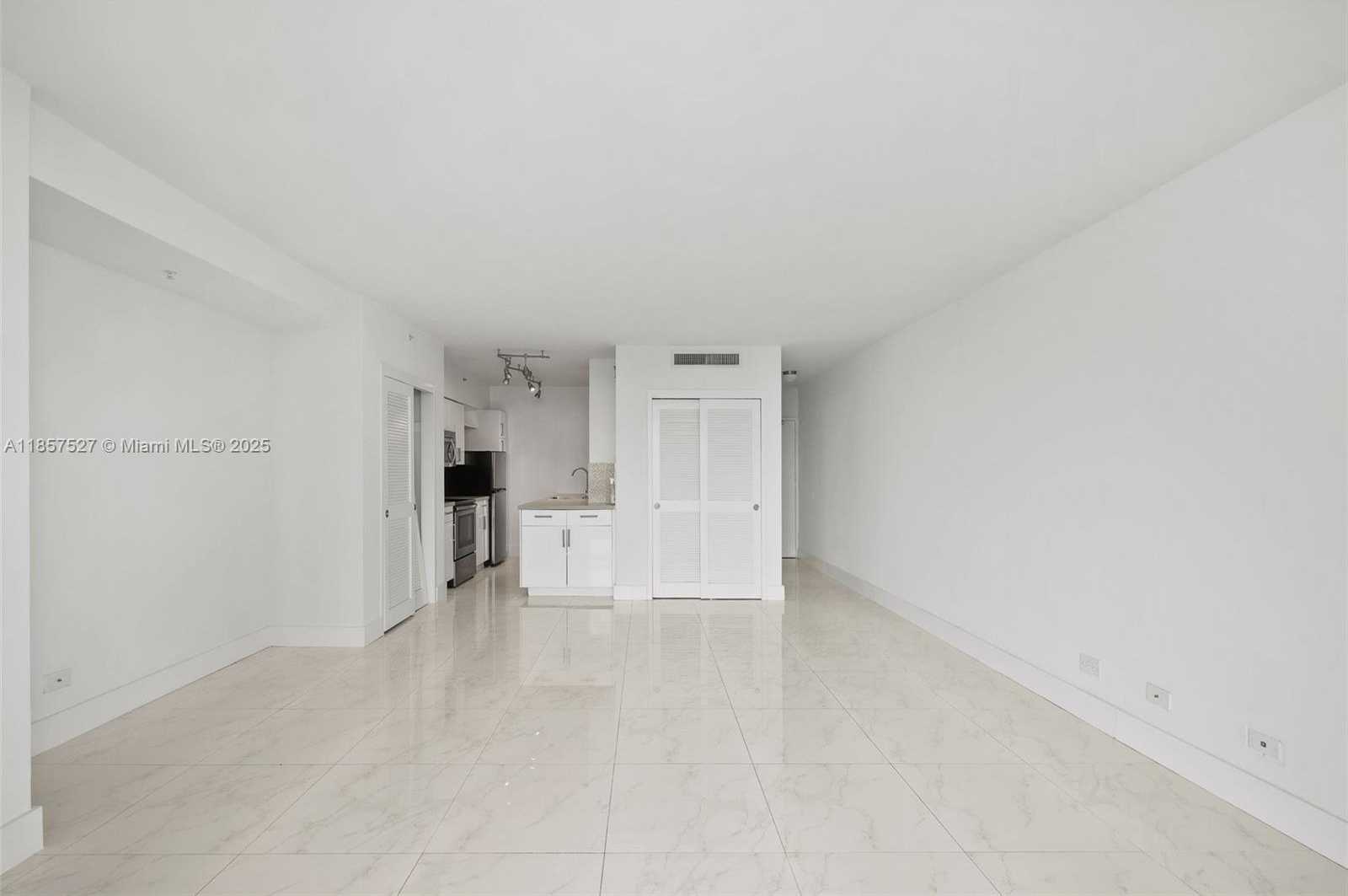 Small Image of 1500 BAY RD #S-0936, Miami Beach Number 13