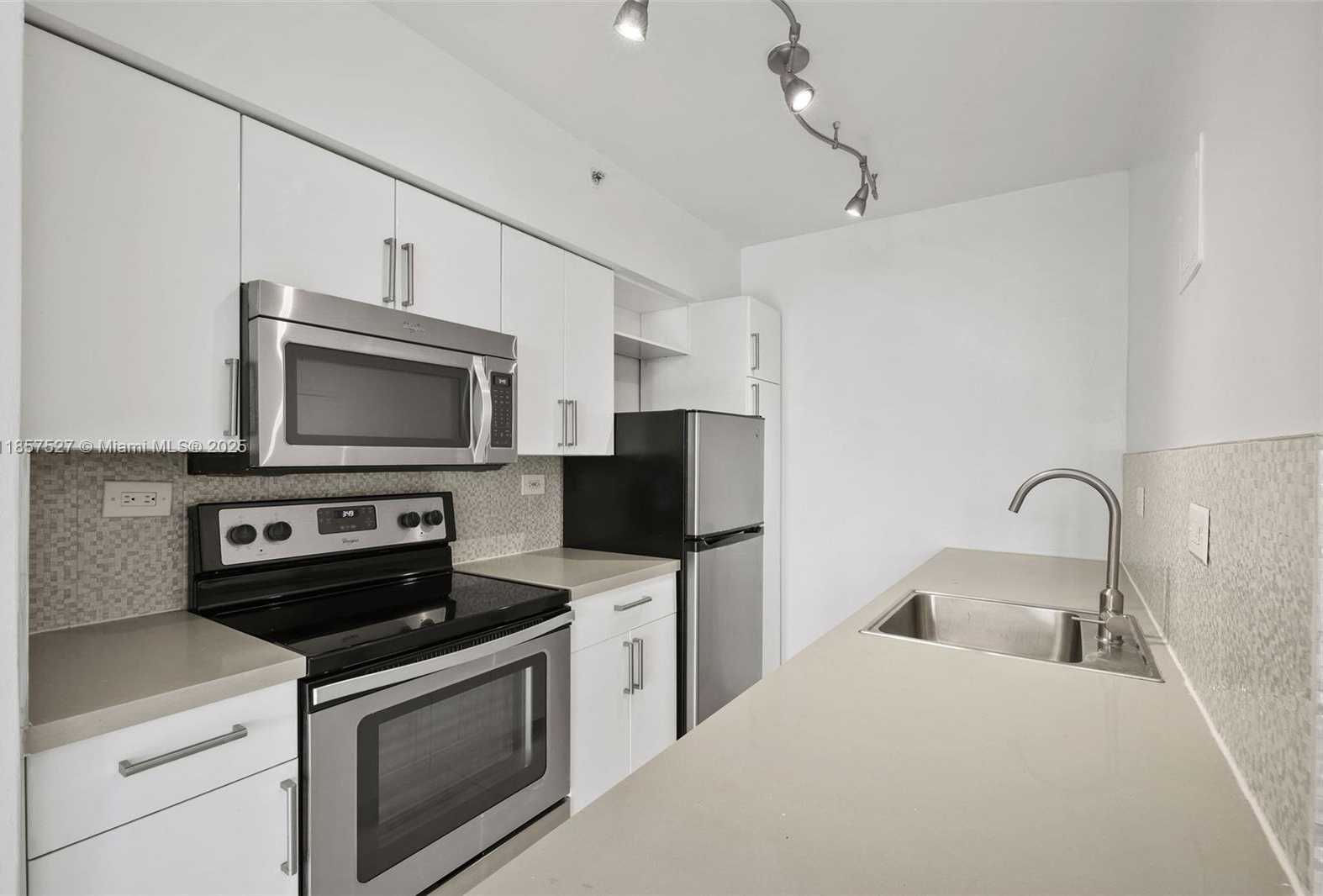 Small Image of 1500 BAY RD #S-0936, Miami Beach Number 3