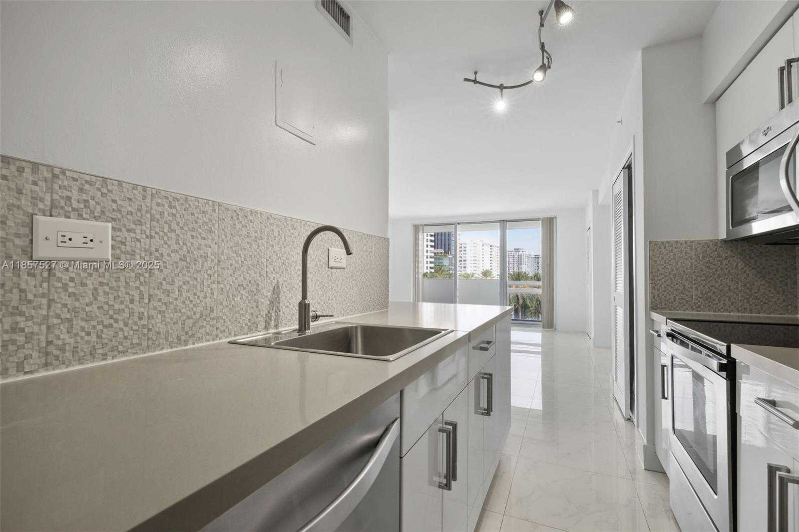 Small Image of 1500 BAY RD #S-0936, Miami Beach Number 5
