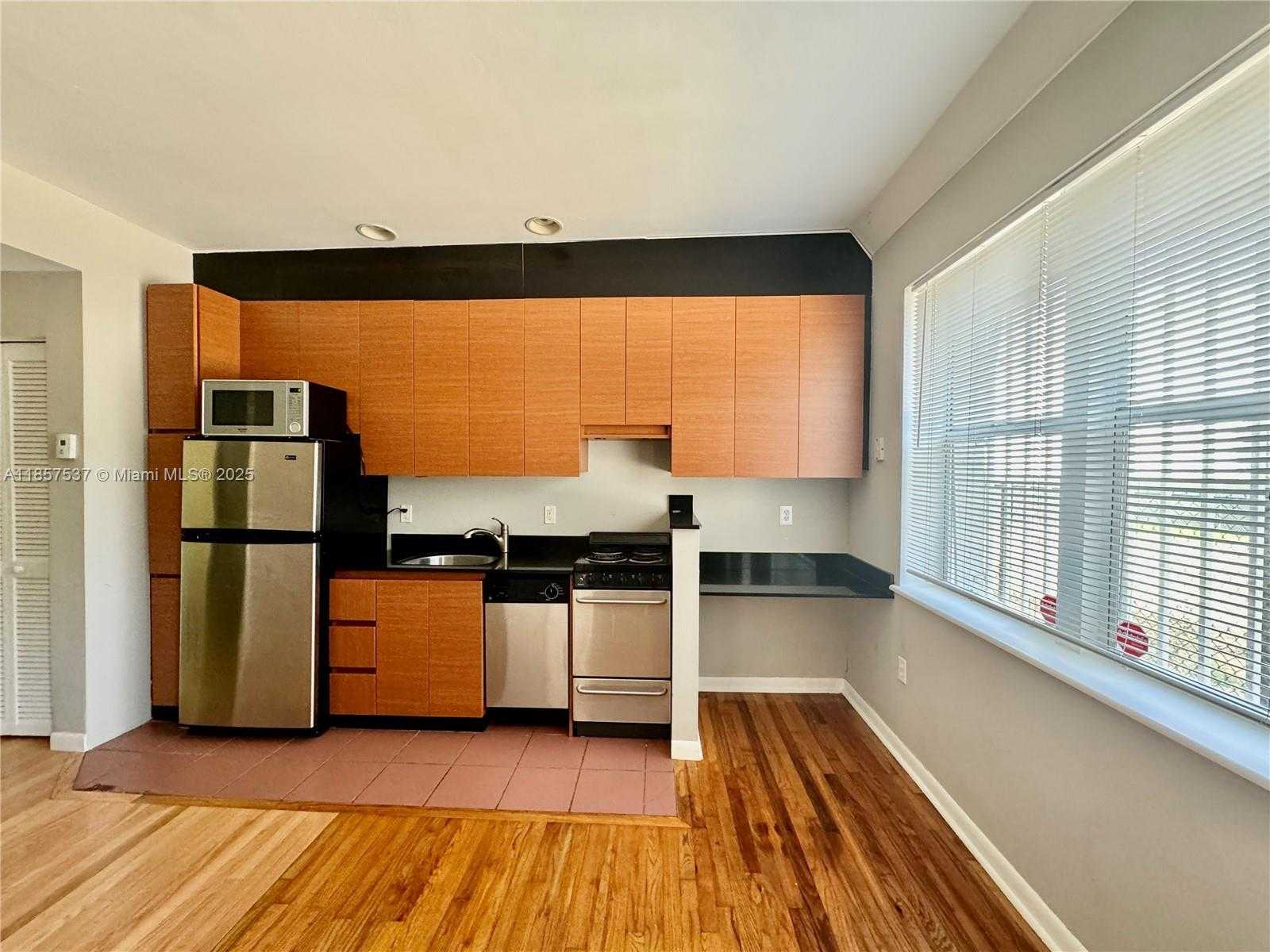 Small Image of 1521 LENOX AVE #103, Miami Beach Number 2