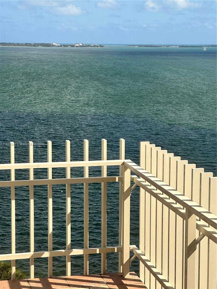 Small Image of 2 GROVE ISLE DR #B1501, Miami Number 4