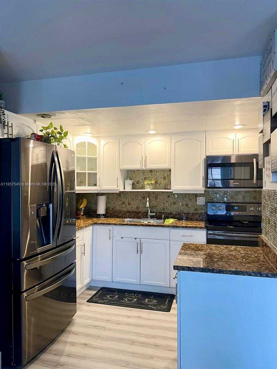 Small Image of 4154 WEST 10TH LN #19, Hialeah Number 3