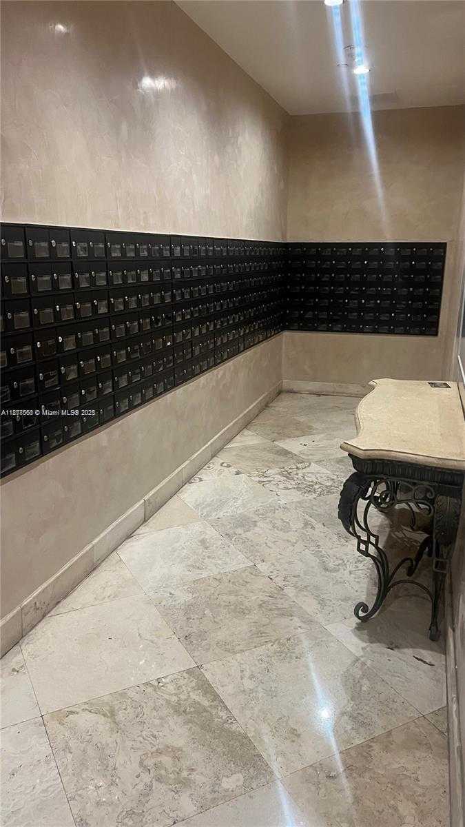 Small Image of 770 CLAUGHTON ISLAND DR #1605, Miami Number 7