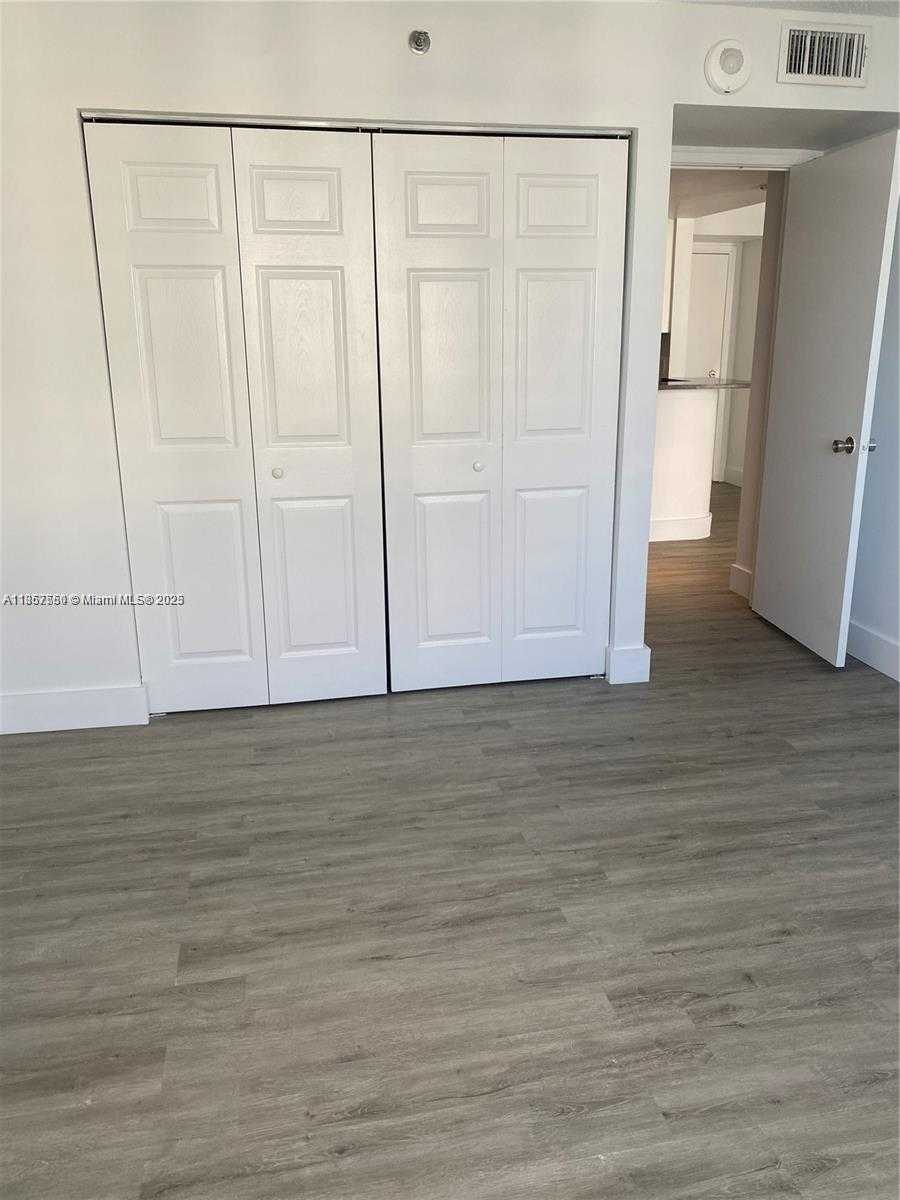 Small Image of 770 CLAUGHTON ISLAND DR #1605, Miami Number 8