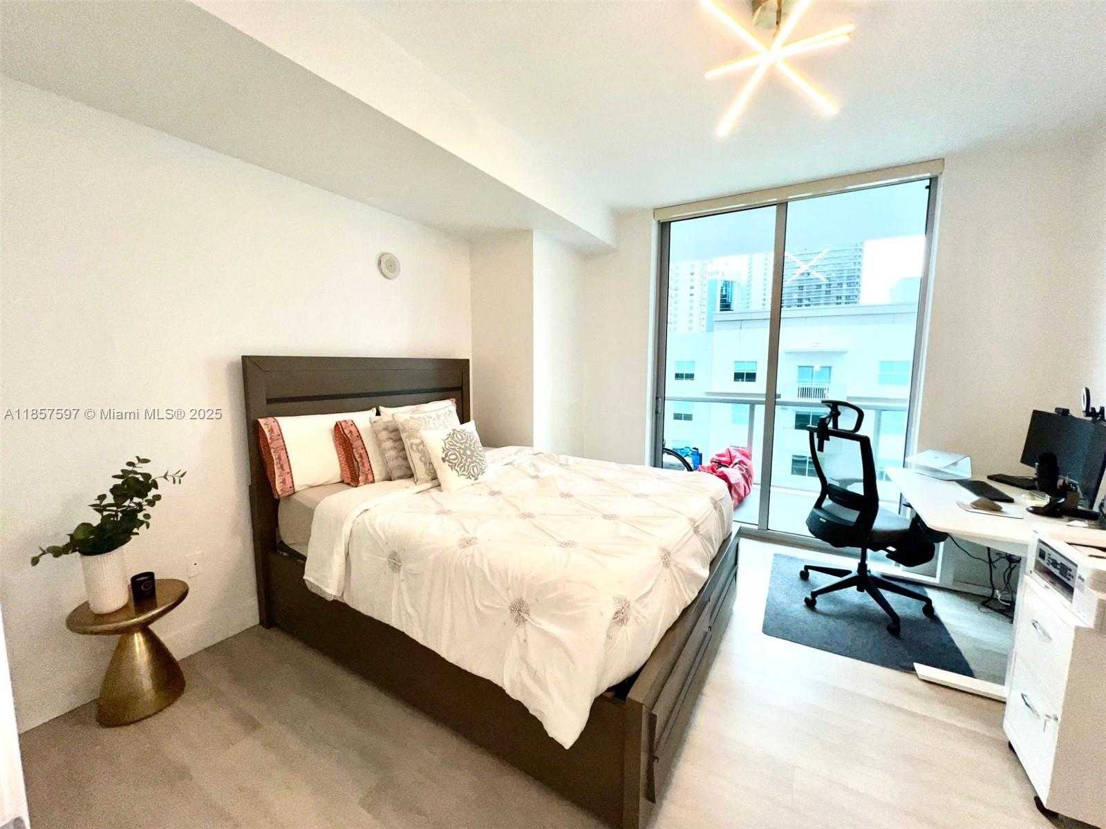 Small Image of 1111 SOUTH WEST 1 #1620, Miami Number 14