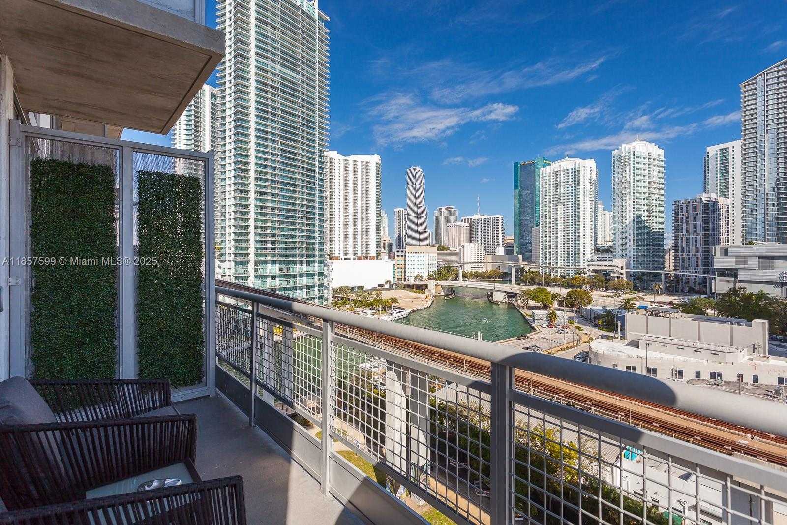Small Image of 690 SOUTH WEST 1ST CT #1224, Miami Number 14