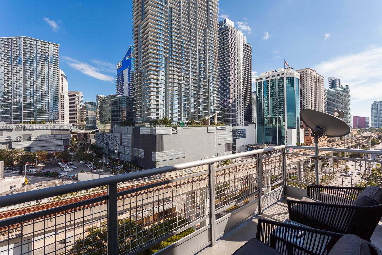 Small Image of 690 SOUTH WEST 1ST CT #1224, Miami Number 17