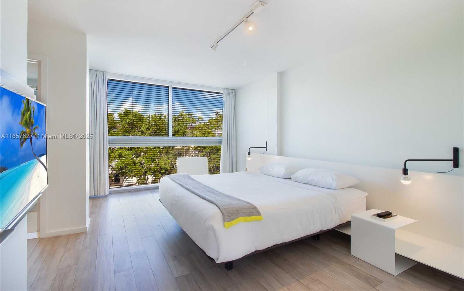 Small Image of 285 SUNRISE DRIVE #210, Key Biscayne Number 3