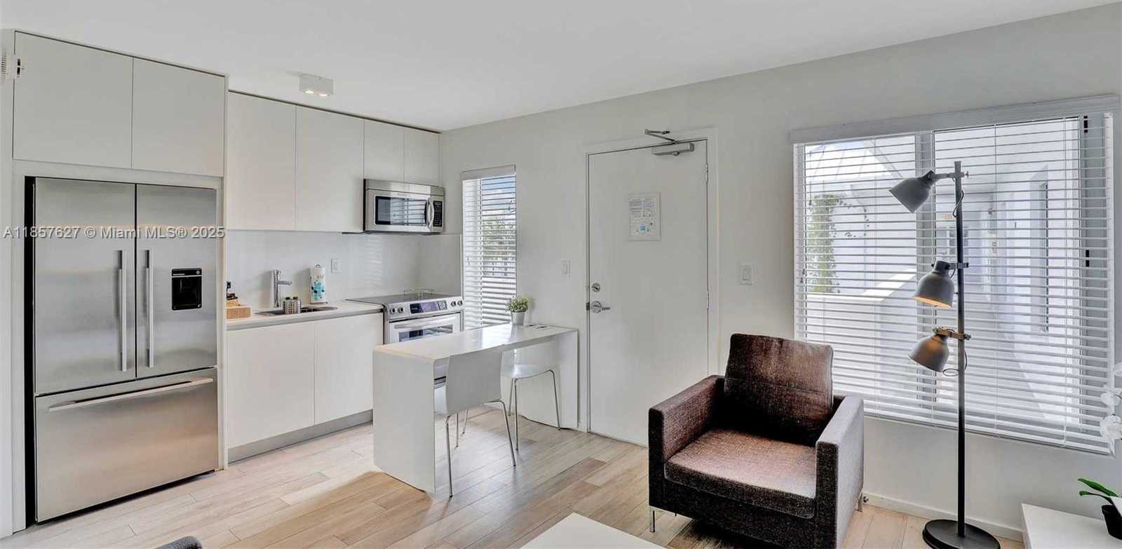 Small Image of 285 SUNRISE DRIVE #210, Key Biscayne Number 4
