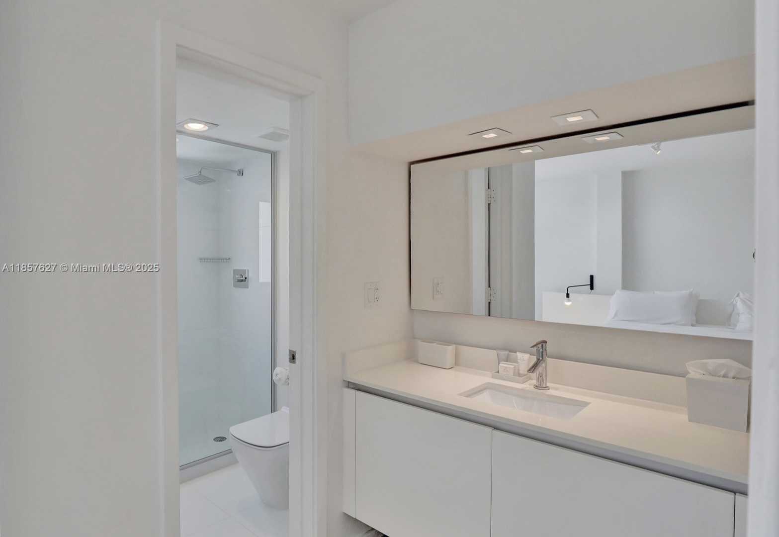 Small Image of 285 SUNRISE DRIVE #210, Key Biscayne Number 6