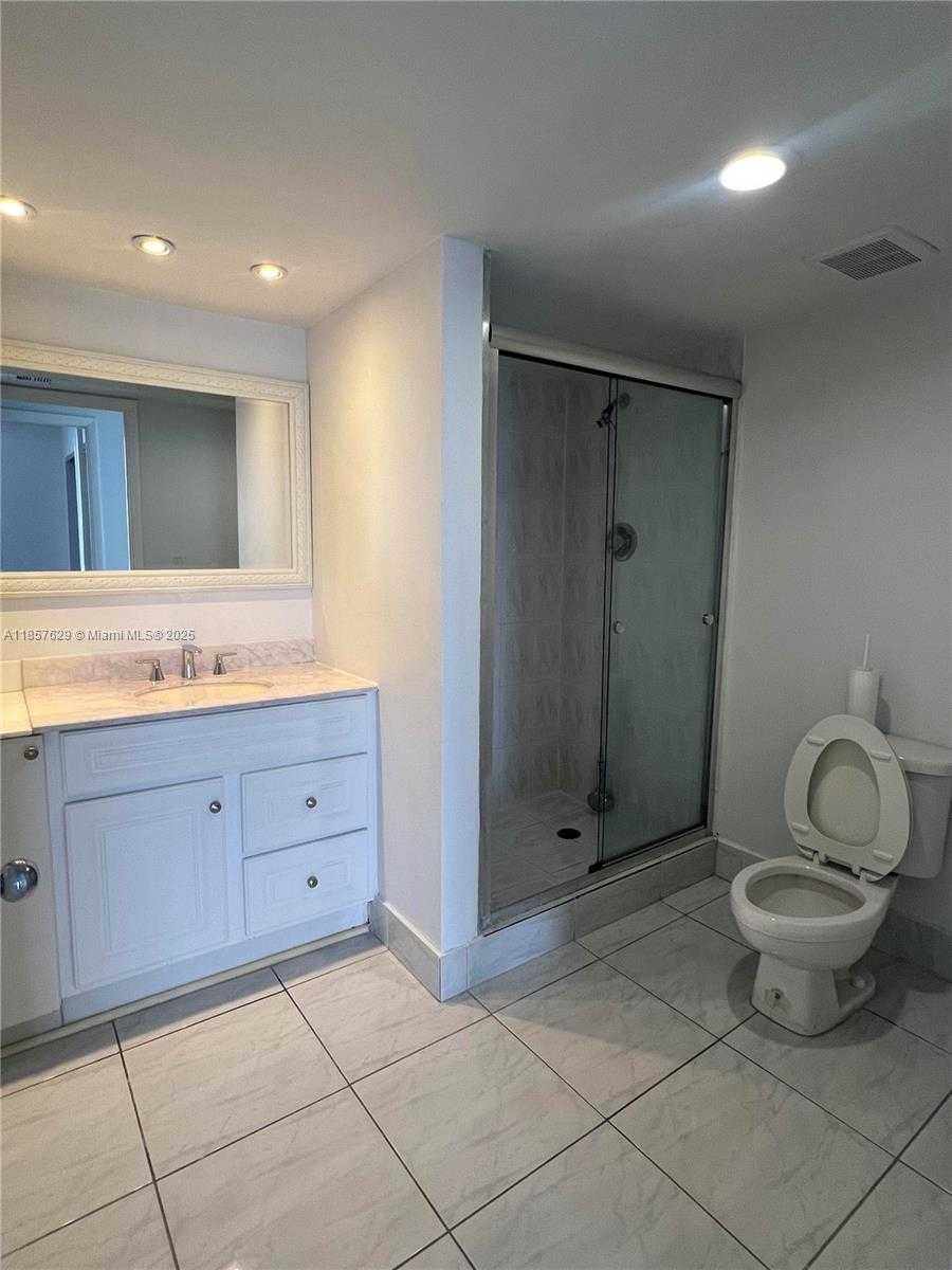 Small Image of 17500 NORTH BAY RD #S907, Sunny Isles Beach Number 16