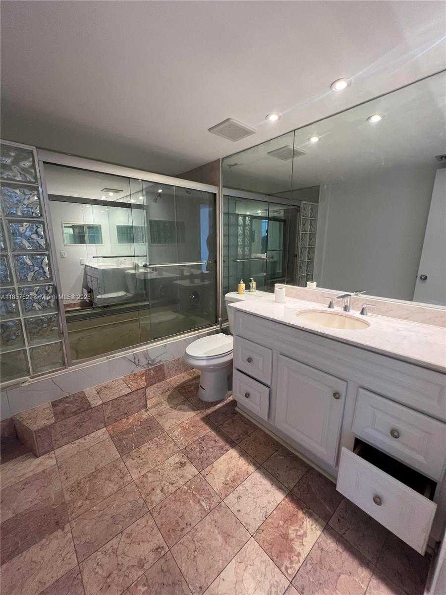 Small Image of 17500 NORTH BAY RD #S907, Sunny Isles Beach Number 21